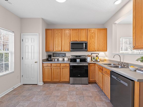 5th image of 101 Graystar Rd