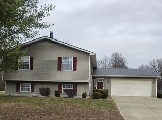 4412 Woodglen Ln, Mount Vernon, IL 62864