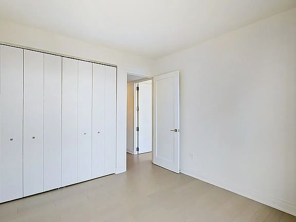 5th image of 240 E 86th St APT 23D