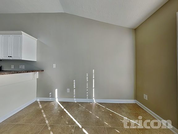4th image of 825 Westlawn Dr
