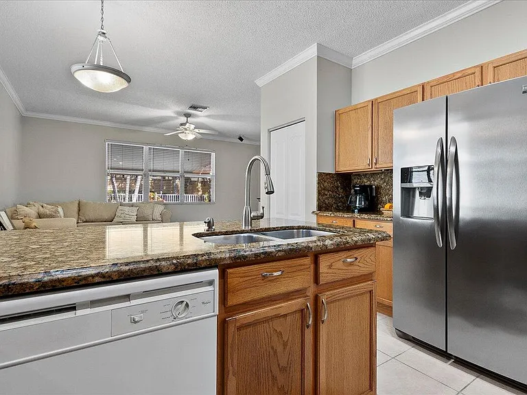 114 Lancaster Way — Photo 10