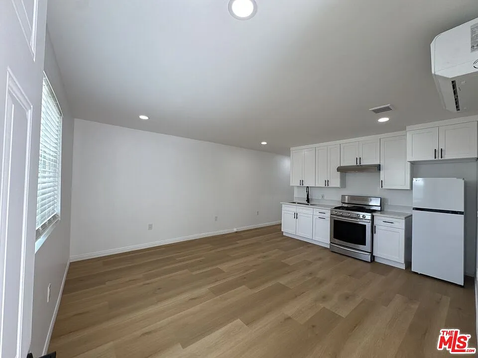 Studio, 1.0 bath, 500 sqft, $2,200 — Photo 2