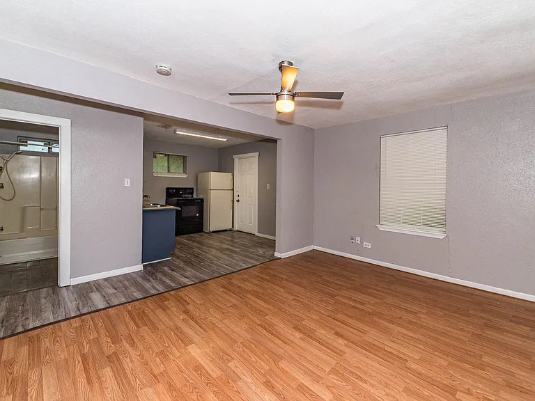 508 Bee St — Photo 4