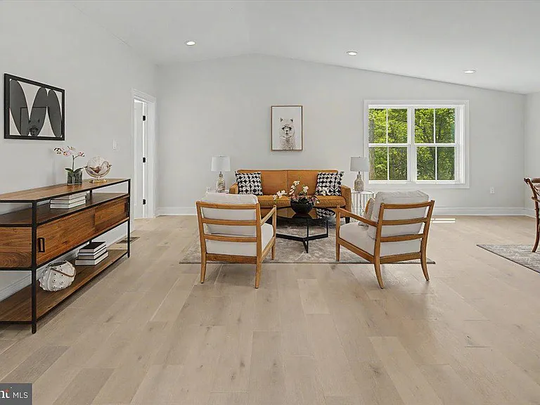 2902 Vista St NE — Photo 60