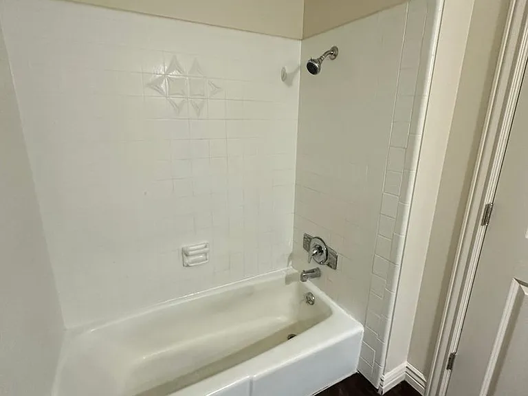 Creekside Oaks Apartments — Photo 23