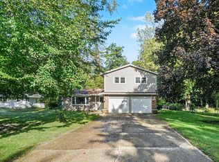 37 S Bear Lake Rd, Muskegon, MI 49445