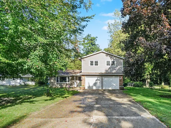 37 S Bear Lake Rd, Muskegon, MI 49445