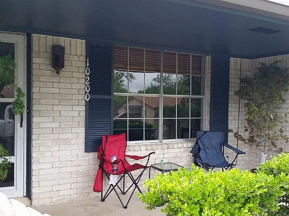 Comfy front porch, covered