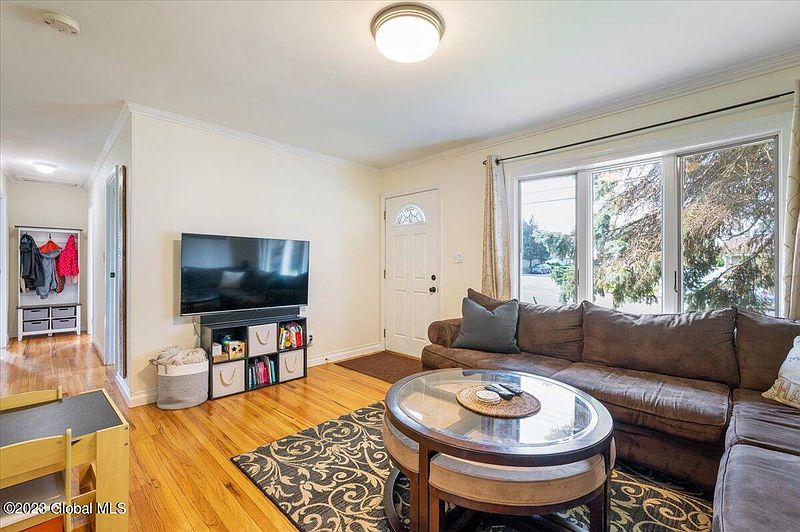 5th image of 1033 Madison Avenue