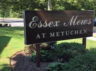 165 Essex Ave APT 305, Metuchen, NJ 08840