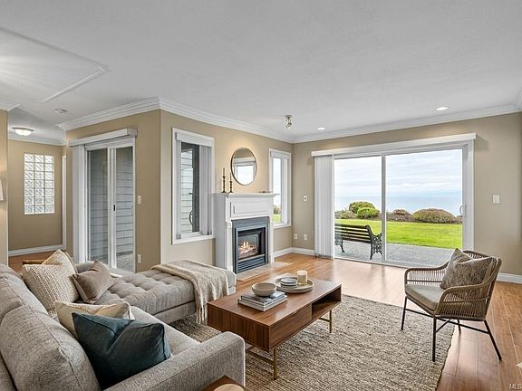 4th image of 431 Crescent Rd W #103