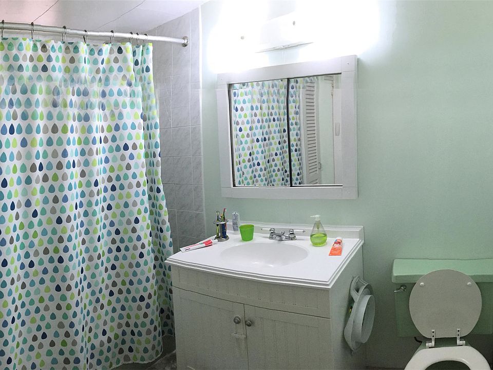 Large bathroom with closet