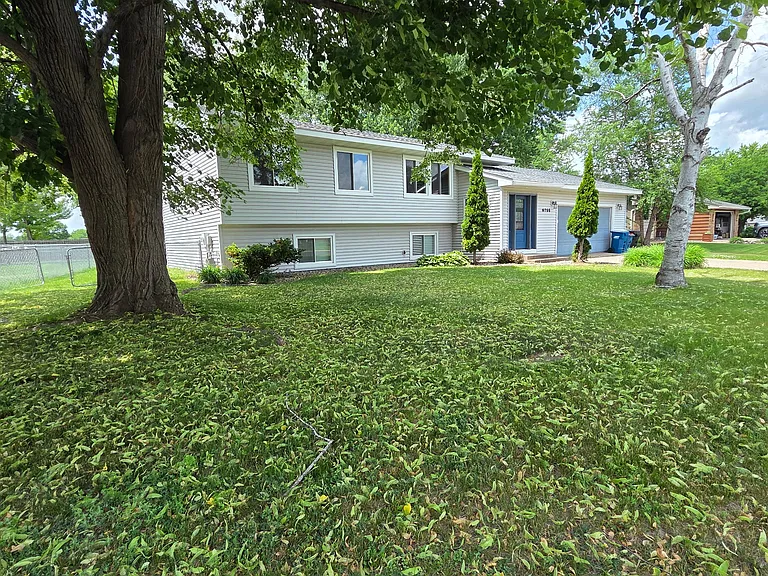9755 Nathan Ln N — Photo 19