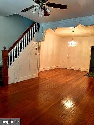 2nd image of 1915 Dickinson St