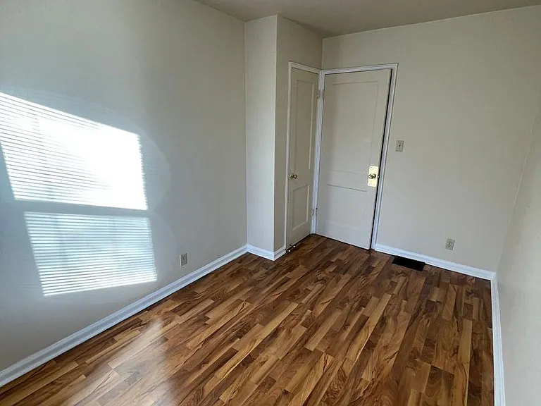 Nola Court Apartments — Photo 116