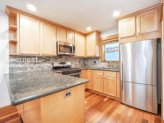 3rd image of 5420 Fauntleroy Way SW Unit B