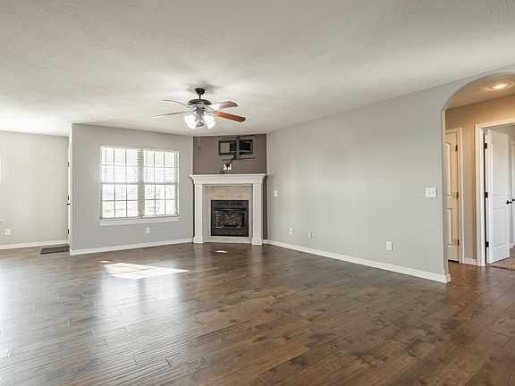 5th image of 2002 E Greenwich Drive
