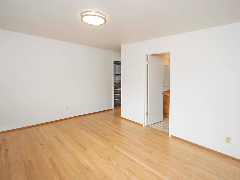 8 Azalea Dr — Photo 16