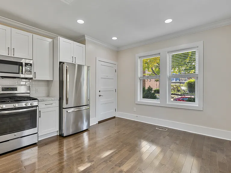 1100 Holbrook Ter NE #2 — Photo 4