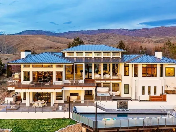 1560 E Nines Point Ln, Boise, ID 83702