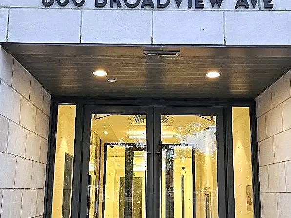 800 Broadview Ave #404, Toronto, ON M4K 2P7