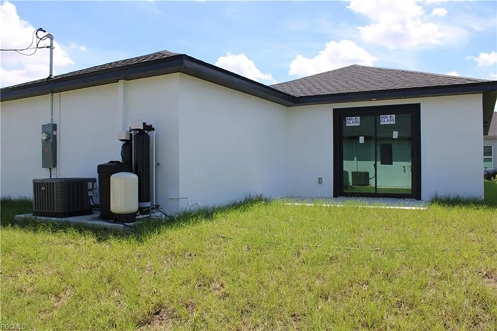 3 bed, 1308 sqft, $2,000 — Photo 2