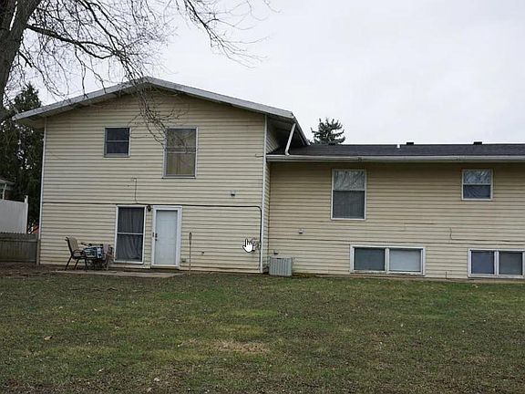 2nd image of 2817 Stoneleigh Dr #2