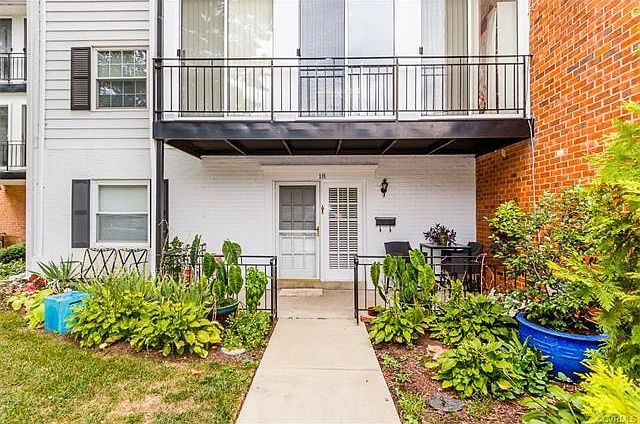 1st image of 18 Stillwater Ln #18