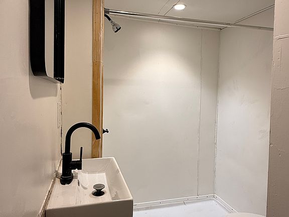 5th image of 430 Norwich Ave #49