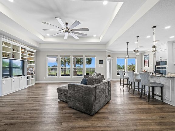3rd image of 958 Santa Cruz Ln