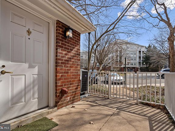 2nd image of 1625 International Dr #Townhouse 2