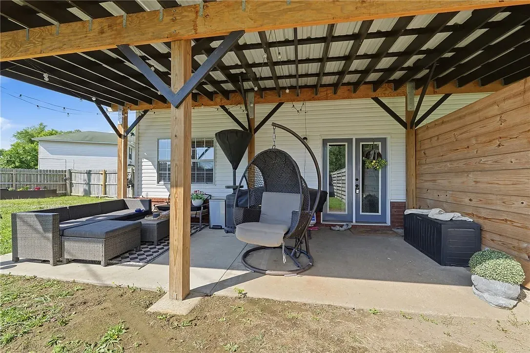 3 bed, 2.5 bath, 1494 sqft, $1,700 — Photo 3