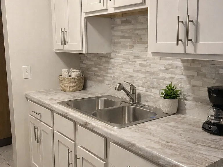 Lynn Plaza Apartments — Photo 8