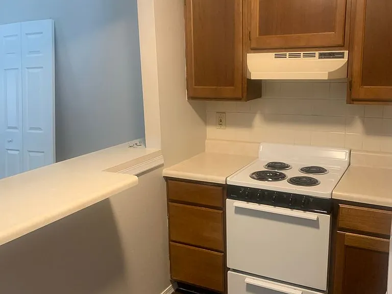 57 Village Ct #72 — Photo 2