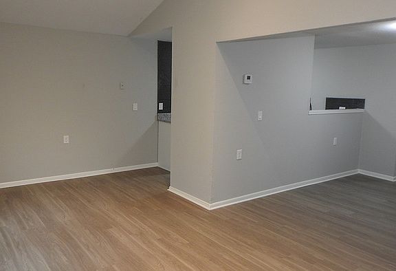 4th image of 5928 Elmwood Ave
