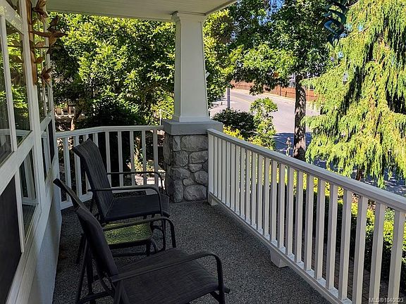 2nd image of 886 Stanhope Rd