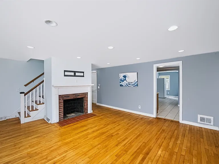 52 Common St #52 — Photo 2