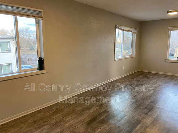 4th image of 862 N 5th St APT 1
