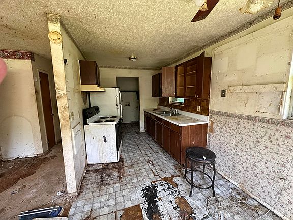5th image of 6011 Arlena Cir
