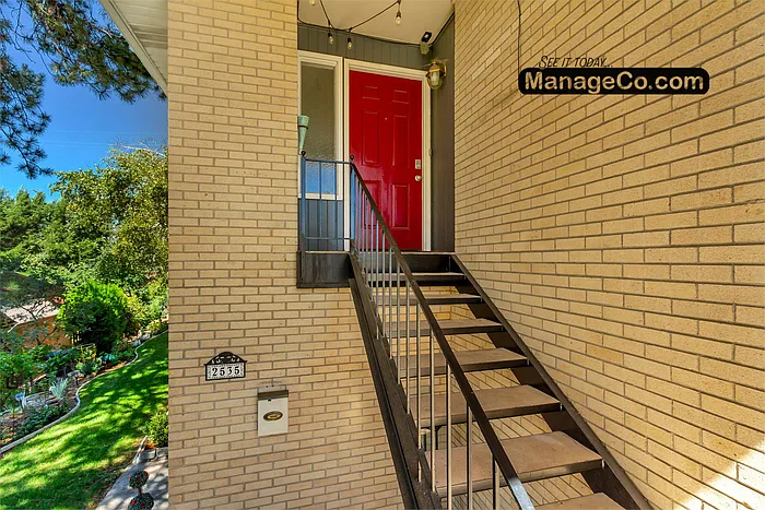 2535 E Blaine Ave — Photo 2