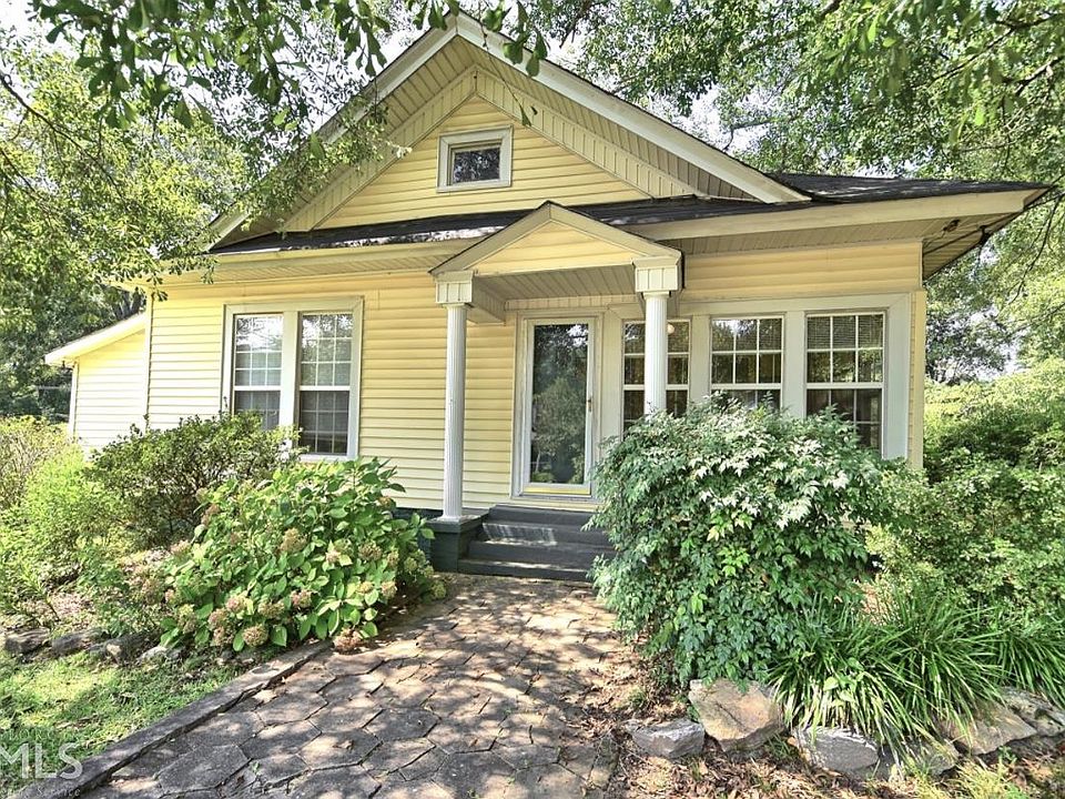 1st image of 215 Oak St