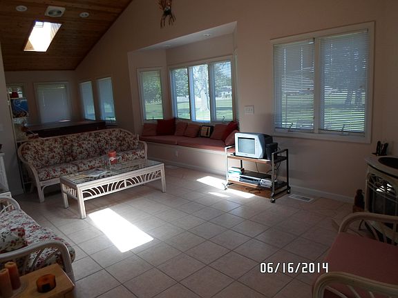 5th image of 9327 Arrowhead Dr E