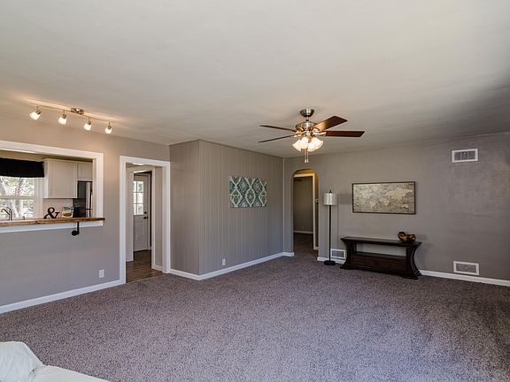 4th image of 210 Northmoor Pl