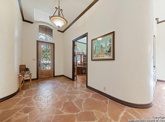 3rd image of 2 Hendon Ln