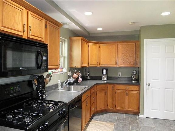 4th image of 3318 Glenmont Ln