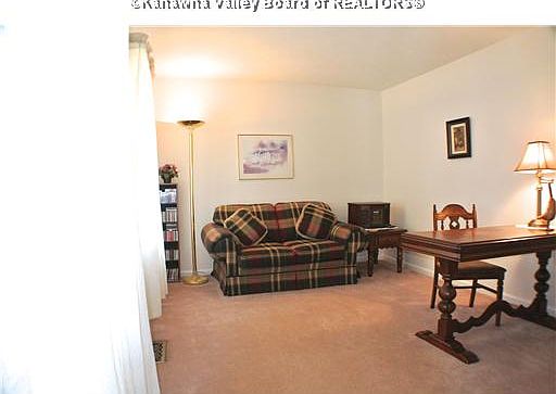 4th image of 902 Woodoak Ln
