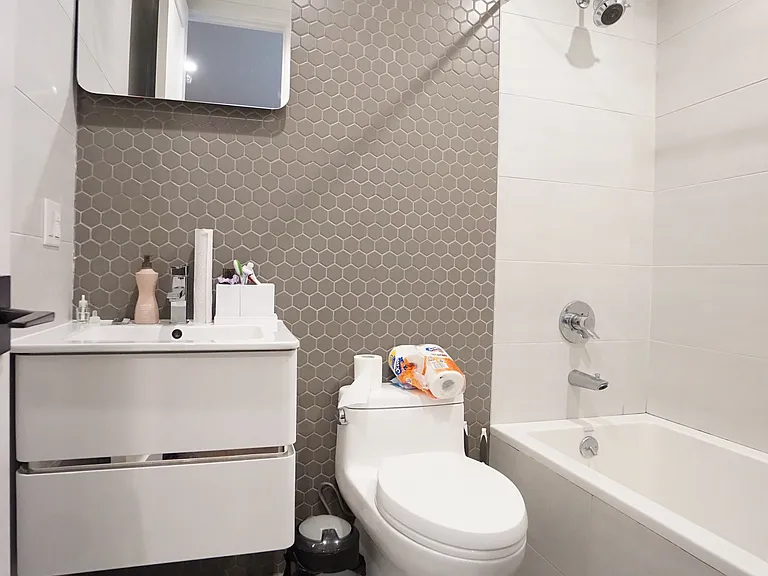 1031 Montgomery St #2F — Photo 7