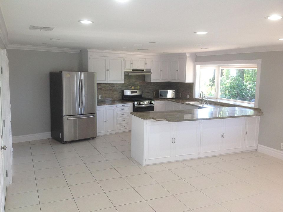 1st image of 2141 Skyline Dr
