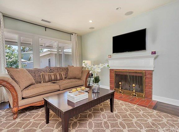 5th image of 3122 Senasac Ave