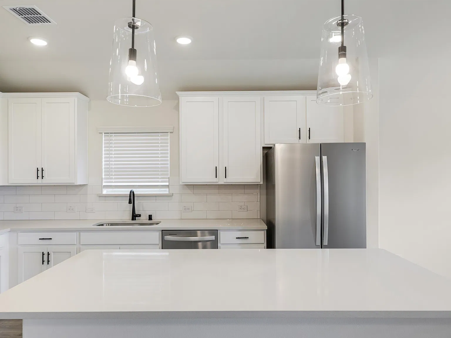 3 bed, 1692 sqft, $2,500 — Photo 3